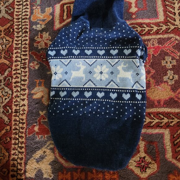 Nwt, so soft, xl dog sweater w/hood adorned w/snowflakes, reindeer & hearts - Picture 6 of 6